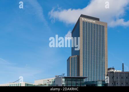 2020: Vue extérieure de la tour abritant le siège social français de la société industrielle britannique TechnipFMC, située à Paris la Défense Banque D'Images