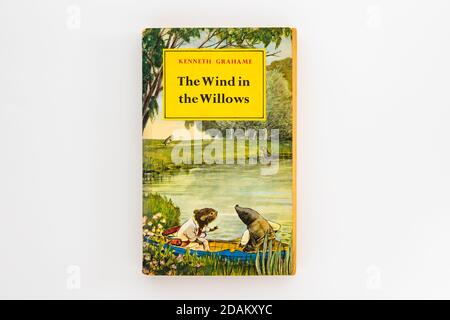 Le vent dans les saules - Kenneth Grahame - édition Methuen imprimé en 1973. (usage éditorial uniquement) Banque D'Images