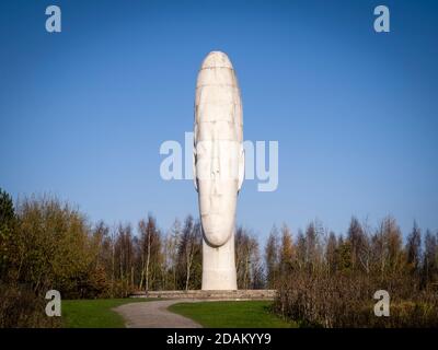 Dream est une sculpture de 2009 et un morceau d'art public de Jaume Plensa à Sutton, St Helens, Merseyside. La course coûte environ 1,8 millions de livres sterling. Banque D'Images