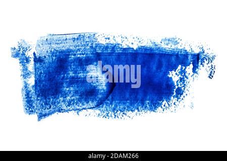 Contour de pinceau bleu vif isolé sur fond blanc. Illustration raster abstraite dessinée à la main Banque D'Images