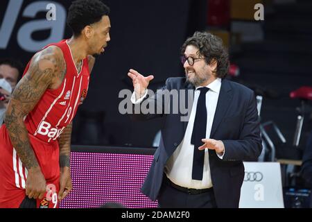 Munich, Allemagne. 13 novembre 2020. Andrea Trinchieri, entraîneur (FCB), avec Malcolm Thomas FCB). Basketball EuroLeague/8e jour de match. FC Bayern Munich-Valencia basket Club le 13 novembre 2020, AUDIDM E. | usage dans le monde crédit: dpa/Alamy Live News Banque D'Images