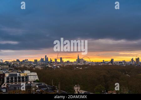 Superbe vue aérienne de Londres au lever du soleil Banque D'Images