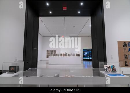 New York, NY - 13 novembre 2020 : entrée à la nouvelle galerie vue lors de l'ouverture de la première révélation d'automne de MoMA Banque D'Images