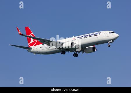 İstanbul, TURQUIE - 05 juin 2015 : les avions Turkish Airlines étaient la majorité du trafic aérien à l'aéroport Ataturk avant la fermeture. Banque D'Images