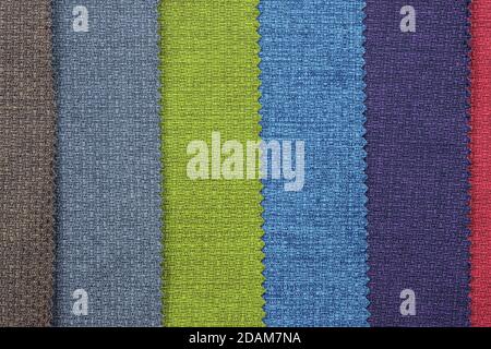 Tissus d'ameublement de différentes couleurs, vue du dessus. Texture épaisse du tissu. Un ensemble de tissus pour le mobilier. Banque D'Images