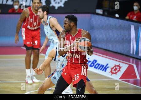 Munich, Allemagne. 13 novembre 2020. JaJuan Johnson (FCB) sur la balle, l'action. Basketball EuroLeague/8e jour de match. FC Bayern Munich-Valencia basket Club le 13 novembre 2020, AUDIDM E. | usage dans le monde crédit: dpa/Alamy Live News Banque D'Images