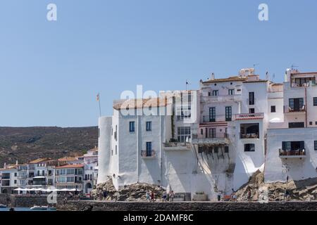 Village méditerranéen de Cadaques, Espagne Banque D'Images