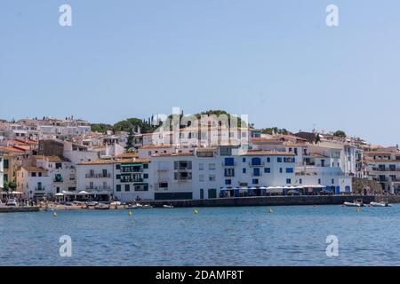 Village méditerranéen de Cadaques, Espagne Banque D'Images