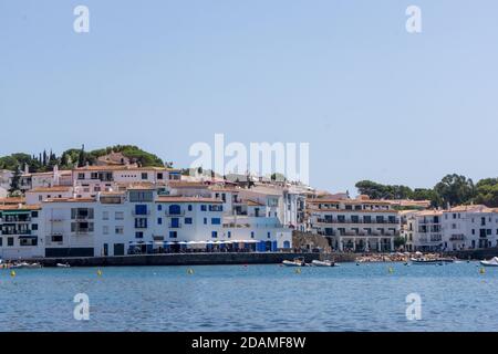 Village méditerranéen de Cadaques, Espagne Banque D'Images