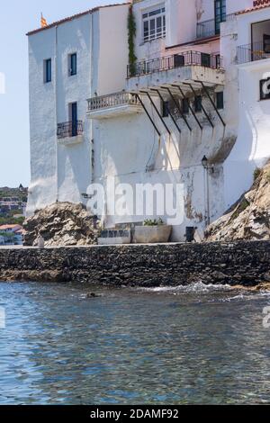 Village méditerranéen de Cadaques, Espagne Banque D'Images