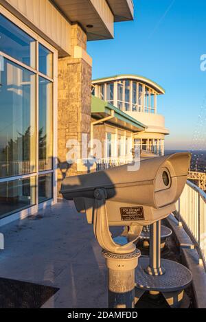 Point de vue panoramique au sommet de la montagne, en face du centre-ville d'Atlanta, Géorgie, depuis la station supérieure Summit Skyride au sommet de Stone Mountain dans Stone Mountain Park. (ÉTATS-UNIS) Banque D'Images