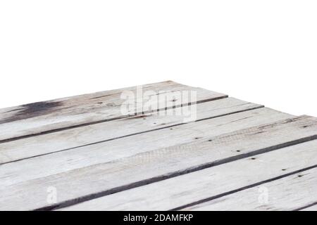 coin de table vide en bois isolé sur fond blanc. Banque D'Images