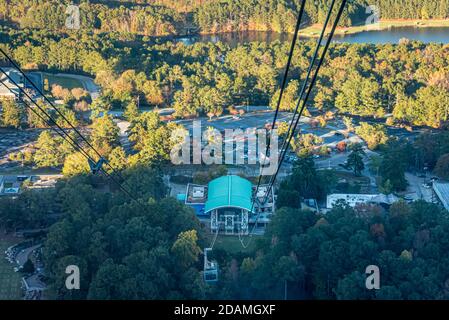 Vue aérienne d'Atlanta, Georgia's Stone Mountain Park depuis un téléphérique suisse Summit Skyride. (ÉTATS-UNIS) Banque D'Images