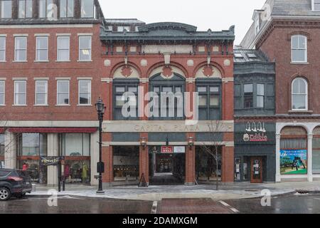 CONCORD, NH, USA - 18 FÉVRIER 2020 : vue sur la rue principale de la ville dans New Hampshire NH, USA. Banque D'Images