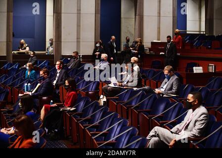 Les membres nouvellement élus du Congrès américain participent à une orientation sur Capitol Hill à Washington, DC, le 13 novembre 2020. Crédit : Astrid Riecken/Pool via CNP/MediaPunch Banque D'Images