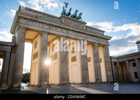 brandburg porte berlin allemagne pendant le coucher du soleil Banque D'Images