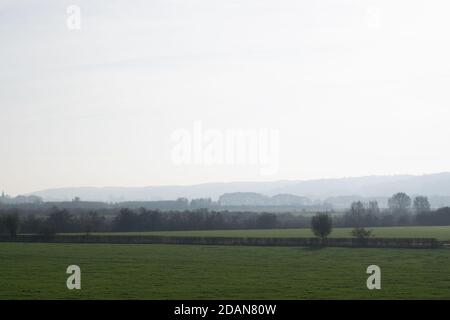 Paysage de polder hollandais brumeux aux pays-Bas, en Europe Banque D'Images
