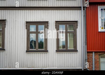fassade maison traditionnelle colorée en europe du nord Banque D'Images