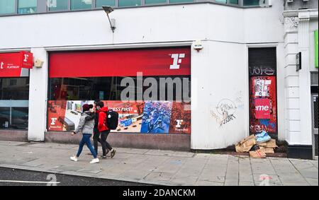 Brighton Royaume-Uni 14 novembre 2020 - UN Fitness First Gym à Brighton comme le quartier commerçant de la ville reste calme en raison des dernières restrictions de verrouillage du coronavirus COVID-19 en Angleterre : Credit Simon Dack / Alay Live News Banque D'Images