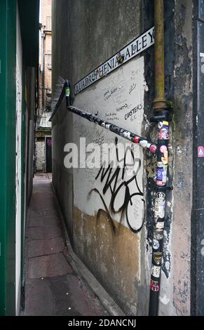 Brighton UK 14 novembre 2020 - Quadrophenia Alley à Brighton qui est normalement une attraction pour les visiteurs comme le quartier commerçant de la ville reste calme en raison des dernières restrictions de verrouillage de coronavirus COVID-19 en Angleterre : crédit Simon Dack / Alay Live News Banque D'Images