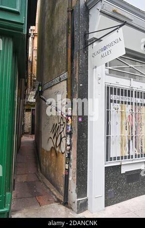 Brighton UK 14 novembre 2020 - Quadrophenia Alley à Brighton qui est normalement une attraction pour les visiteurs comme le quartier commerçant de la ville reste calme en raison des dernières restrictions de verrouillage de coronavirus COVID-19 en Angleterre : crédit Simon Dack / Alay Live News Banque D'Images