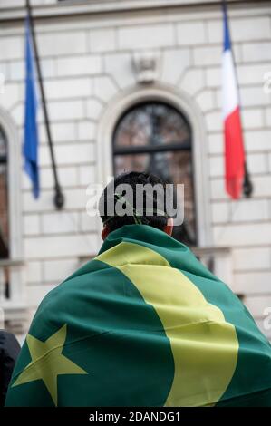 Manhattan, États-Unis. 13 novembre 2020. Les manifestants manifestent contre l’islamophobie au consulat de France à New York après les commentaires du président français Emmanuel Macron sur l’islam. Credit: Micah Casella/Alamy Live News. Banque D'Images