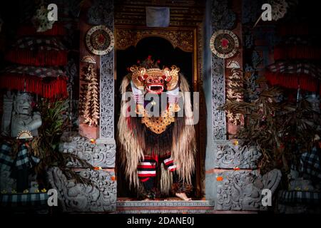 démon de barong javanais sortant du temple Banque D'Images