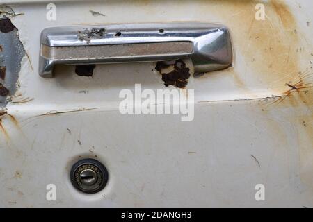Poignée de porte de l'ancienne voiture, gros plan Banque D'Images
