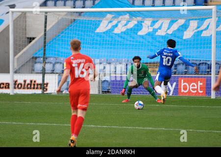 Colchesters Jevani Brown ouvre le score lors du match Sky Bet League 2 entre Colchester United et Leyton Orient au Weston Homes Community Stadium, à Colchester, le samedi 14 novembre 2020. (Credit: Ben Pooley | MI News) Credit: MI News & Sport /Alay Live News Banque D'Images