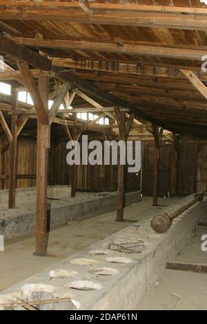 Casernes d'hébergement à l'intérieur du camp d'extermination de Birkenau Banque D'Images