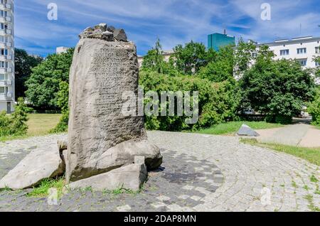 VARSOVIE, PROVINCE DE MAZOVIAN, POLOGNE. Anielewicz Mound - mémorial du commandement de l'Organisation juive de combat, mort dans un abri au 18, rue Mila pendant Banque D'Images