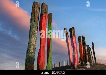 BOTTROP, ALLEMAGNE - 31 DÉCEMBRE 2020 : totems sur la pointe Haniel, point de repère de Ruhr Metropolis contre le ciel le 31 décembre 2020 à Bottrop, Allemagne Banque D'Images