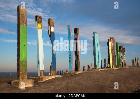 BOTTROP, ALLEMAGNE - 31 DÉCEMBRE 2020 : totems sur la pointe Haniel, point de repère de Ruhr Metropolis contre le ciel le 31 décembre 2020 à Bottrop, Allemagne Banque D'Images