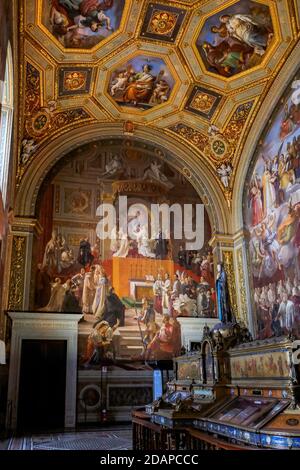 Détails de la belle peinture plafond - Stanze de Raphaël (Chambres de Raphaël) à l'intérieur du Musée du Vatican Banque D'Images