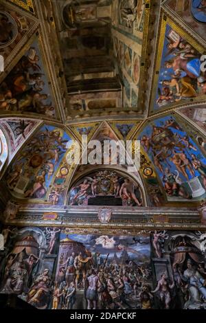 Détails de la belle peinture plafond - Stanze de Raphaël (Chambres de Raphaël) à l'intérieur du Musée du Vatican Banque D'Images