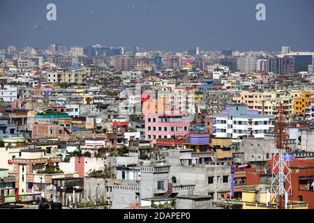 DHAKA, BANGLADESH – 13 novembre 2020 : vue aérienne de la région de Mirpur à Dhaka, la capitale du Bangladesh. Banque D'Images