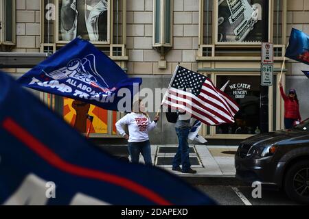 Washington, États-Unis d'Amérique. 14 novembre 2020. Les gens se rendent à Freedom Plaza pour le rassemblement pro-Trump MAGA sur Pennsylvania Avenue, dans le Nord-Ouest, à Washington, DC le samedi 14 novembre 2020.Credit: Rod Lamkey/CNP | usage dans le monde crédit: dpa/Alay Live News Banque D'Images