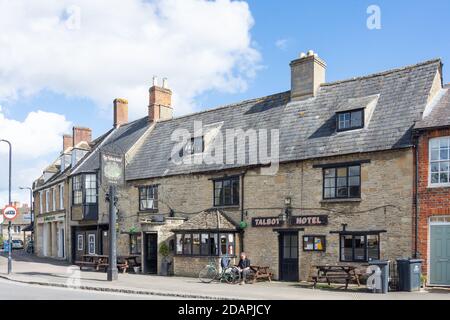 The Talbot Hotel, Bridge Street, Bampton, Oxfordshire, Angleterre, Royaume-Uni Banque D'Images