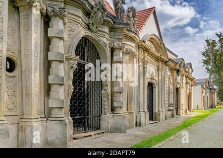 Le 18e cent., chapelles funéraires baroques. Ville de Jelenia Gora, (ger.: Hirschberg im Riesengebirge), province de Basse-Silésie, Pologne. Banque D'Images