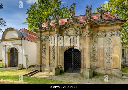 Le 18e cent., chapelles funéraires baroques. Ville de Jelenia Gora, (ger.: Hirschberg im Riesengebirge), province de Basse-Silésie, Pologne. Banque D'Images