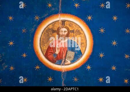 Padoue, Italie - août 17 2020 : Jésus-Christ Fresco dans le ciel au plafond de la Cappella Scrovegni ou de la Chapelle Arena de Padoue Banque D'Images