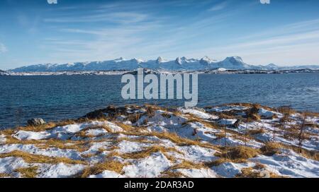 Chaîne de montagne enneigée Seven Sisters, de syv sestre, SJU sestre, Meloy, Nordland, Norvège Banque D'Images