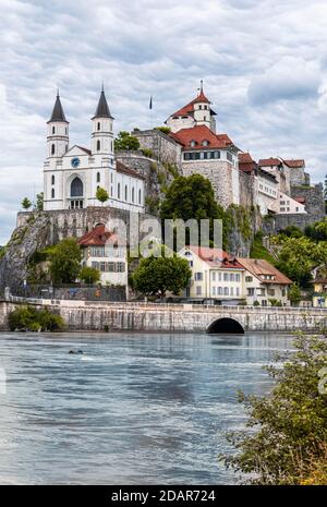 Rivière Aare, vue sur la ville, forteresse d'Aarburg, Eglise réformée d'Aarburg, Aarburg, Zofingen, Canton d'Argau, Suisse Banque D'Images