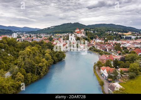 Rivière Aare, vue sur la ville, forteresse d'Aarburg, Eglise réformée d'Aarburg, Aarburg, Zofingen, Canton d'Argau, Suisse Banque D'Images