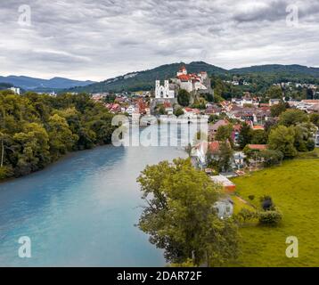 Rivière Aare, vue sur la ville, forteresse d'Aarburg, Eglise réformée d'Aarburg, Aarburg, Zofingen, Canton d'Argau, Suisse Banque D'Images