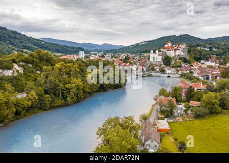 Rivière Aare, vue sur la ville, forteresse d'Aarburg, Eglise réformée d'Aarburg, Aarburg, Zofingen, Canton d'Argau, Suisse Banque D'Images