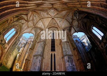 Chapelles imparfaites ou non finies, vue d'en dessous, Monastère dominicain de Batalha ou Saint Mary du Monastère de la victoire, Batalha, quartier Leiria Banque D'Images