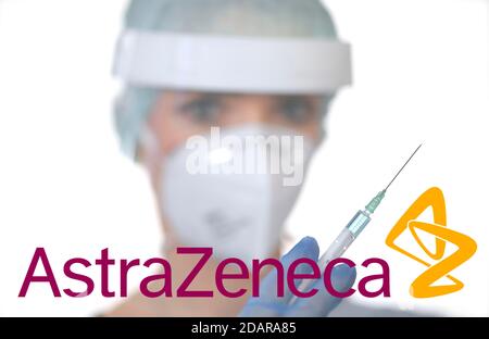 Symbole photo vaccin Corona de la société ASTRAZENECA, femme avec seringue, crise corona, Bade-Wurtemberg, Allemagne Banque D'Images