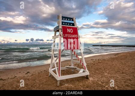 Le maître nageur se trouve sur le lac Michigan, sans le maître nageur en service. Lighthouse Beach, Evanston, Illinois Banque D'Images