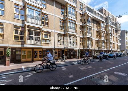 Cycliste à Amsterdam pays-Bas Banque D'Images